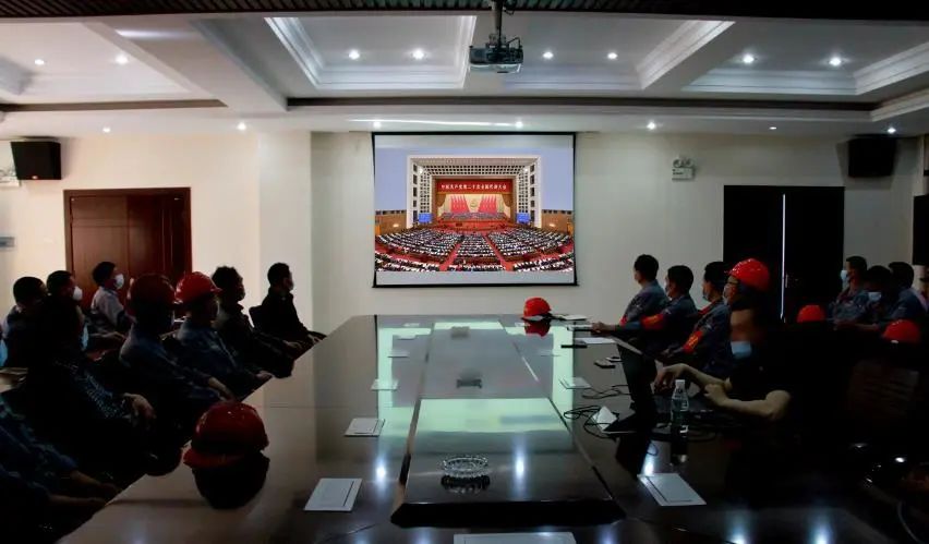 學(xué)習(xí)二十大、永遠(yuǎn)跟黨走、奮進(jìn)新征程！楚勝集團(tuán)組織全體